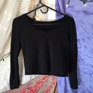 black v neck long sleeve tee